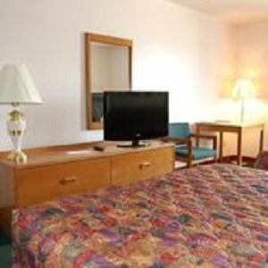 Queen Room interior