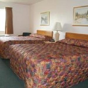 Queen Room with Two Queen Beds interior